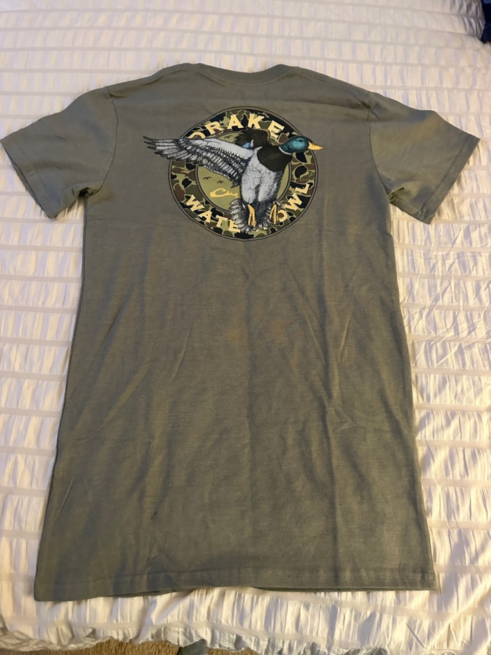 NWOT: Drake Waterfowl Green Graphic Tee - Flying Duck Logo